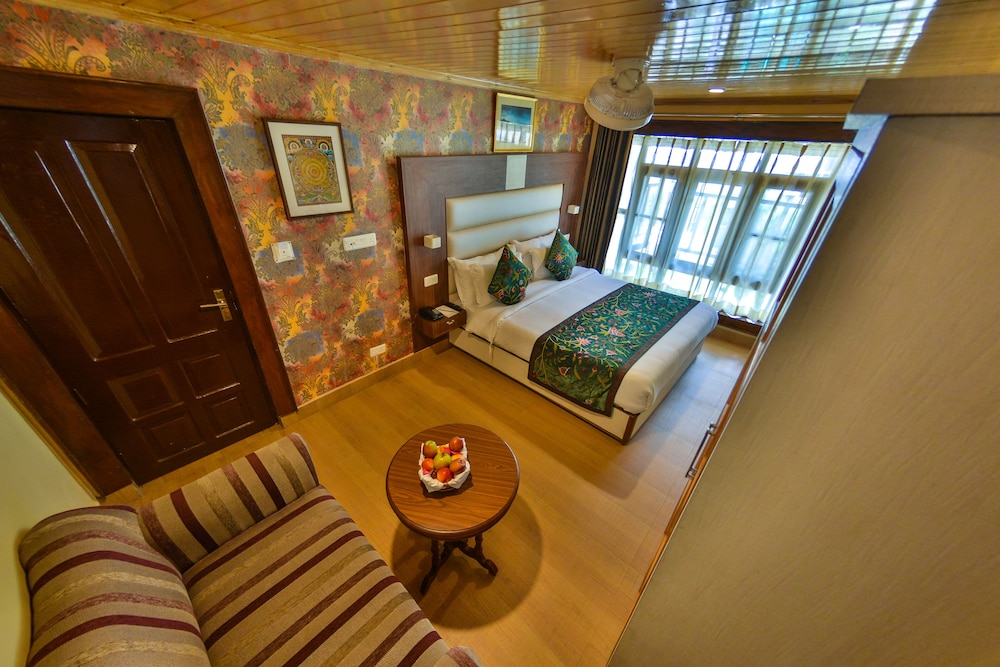 Wildflower Villa Resort Pahalgam view 3