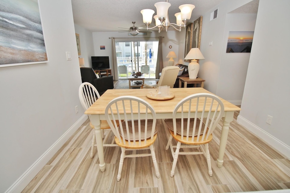 Colony Beach Club 147