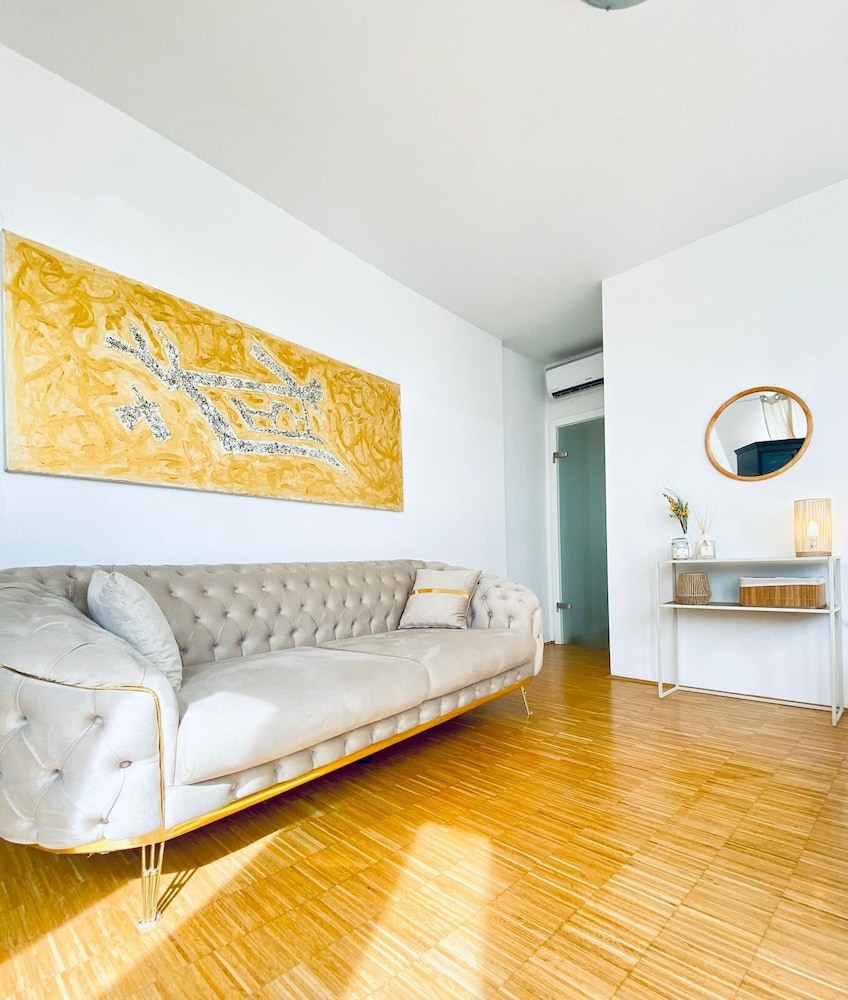 Comfy 3BR Apt With Living Room Balcony