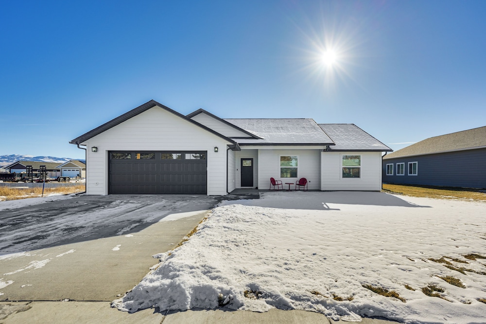 32mbr - Bbq - Pets Ok - Wood Stove - Sleeps 7 3 Bedroom Home by RedAwning
