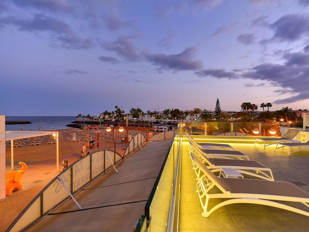 Apartment Mogan With Stunning Beach Views