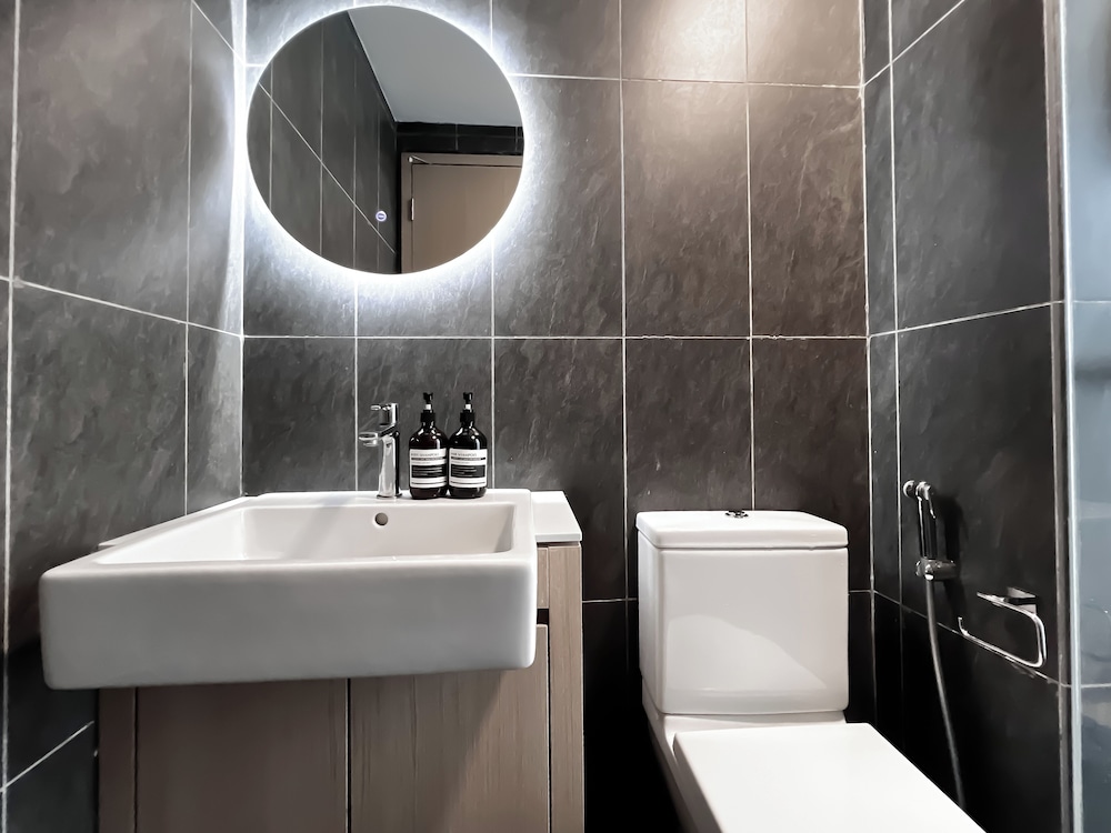 The Luxe by Manhattan Group