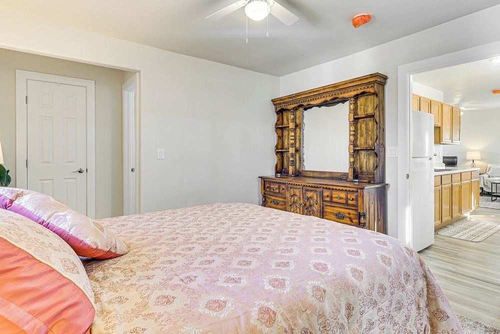 3 Mi to Elephant Butte Lake: Cozy Retreat!