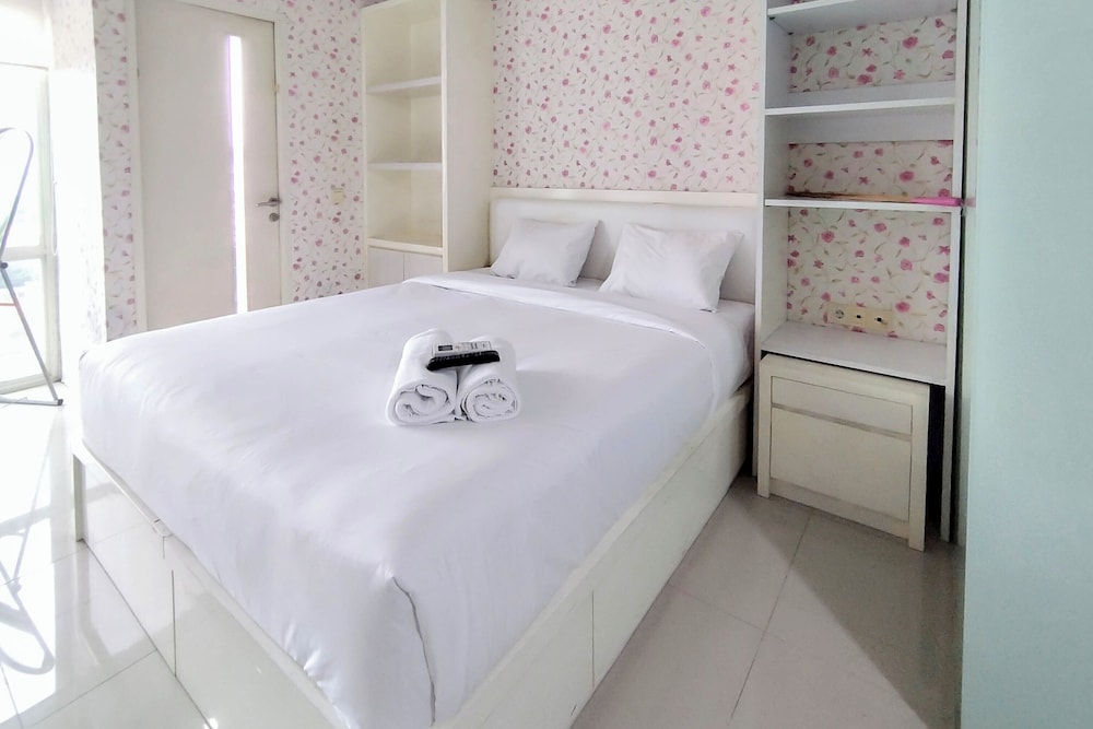 Comfy and Warm Studio at The Square Surabaya Apartment