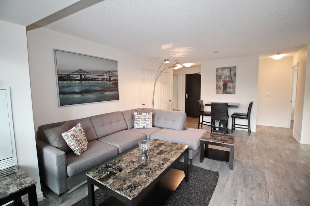 Executive 3BR next to Scotia Arena - Image 3