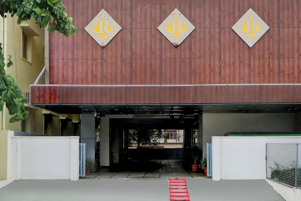 Fabhotel Radha Rani Residency