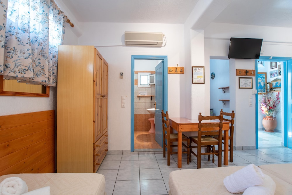 Kontaratos Studios & Apartments