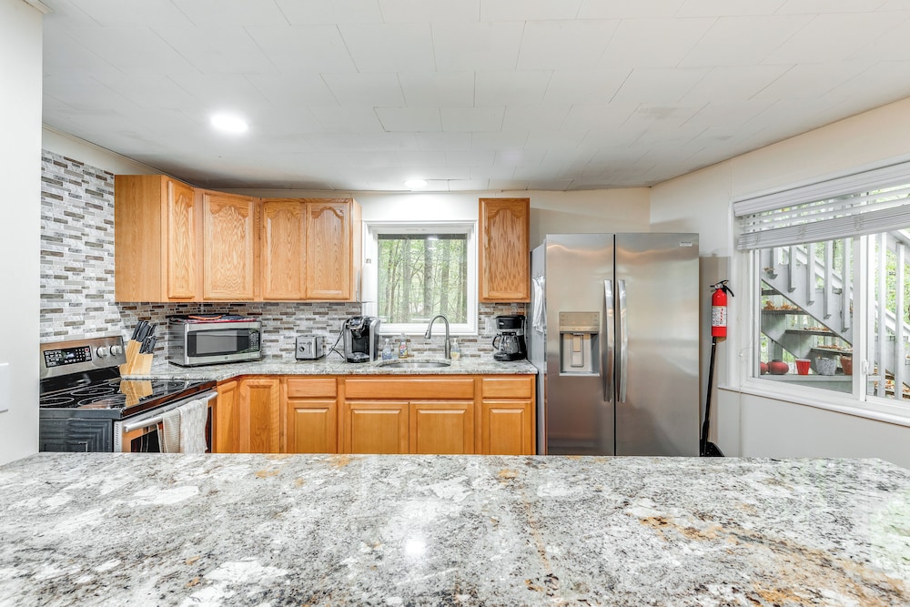 Home w/ Hot Tub & Arrowhead Lake Community Perks! view 5