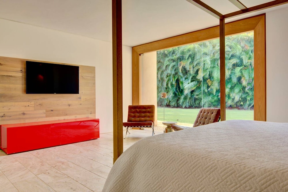 Architect s Estate w Pool Private Chef Butler