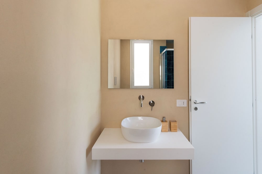 Sea Frame Design Apartments with Pool by Wonderful Italy