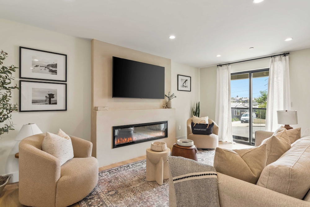 2 Homes in San Clemente by Avantstay Sleeps 26, Steps From Sunset Cliffs, Ocean Beach & Dining