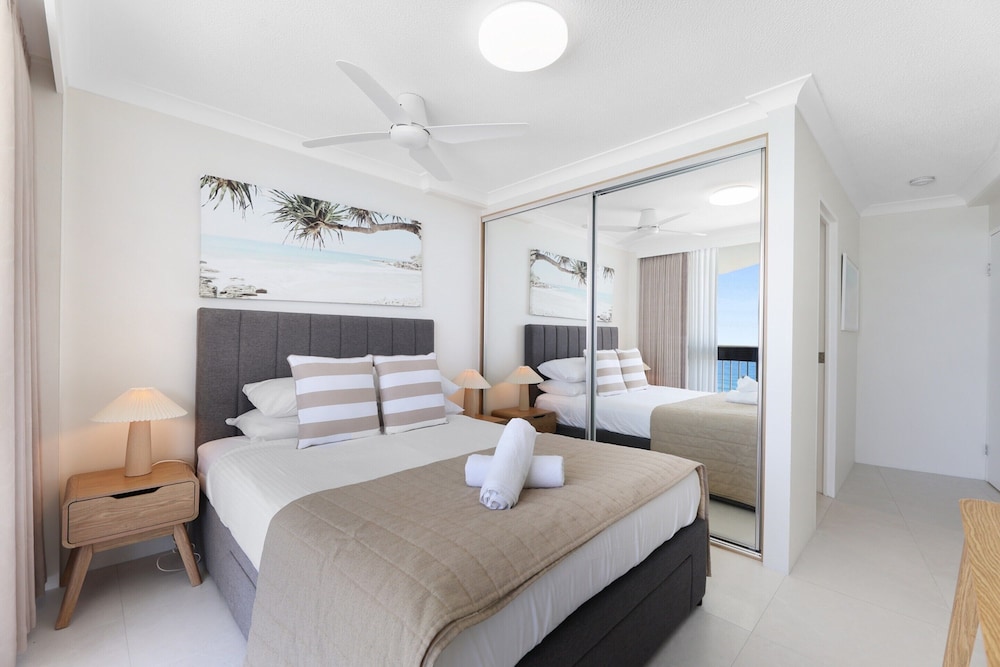 Beachfront Stylish Apartment With Ocean Views