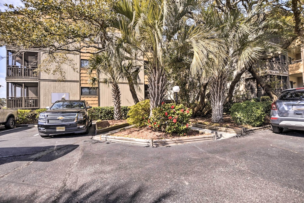 Walk to Ocean: Unit w/ Balconies in Myrtle Beach! view 4
