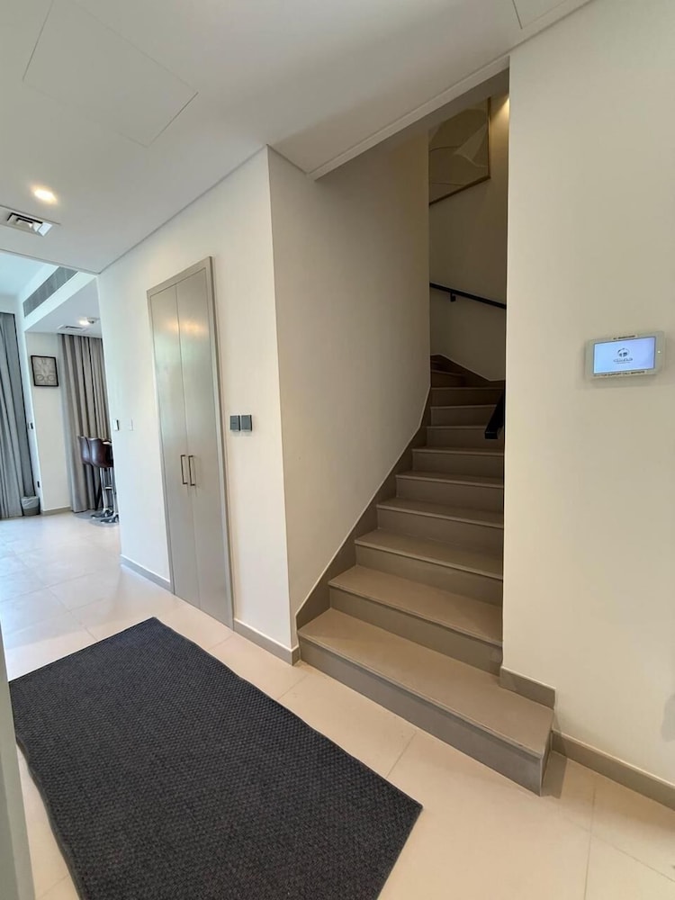 Elegant Stay in Ranches Villa