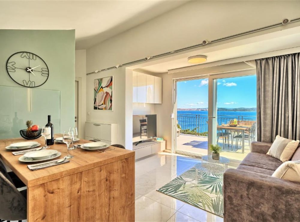 Apartment Domenico - 50 m From the sea