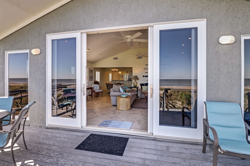 South Fletcher Spacious Family Friendly Home by RedAwning