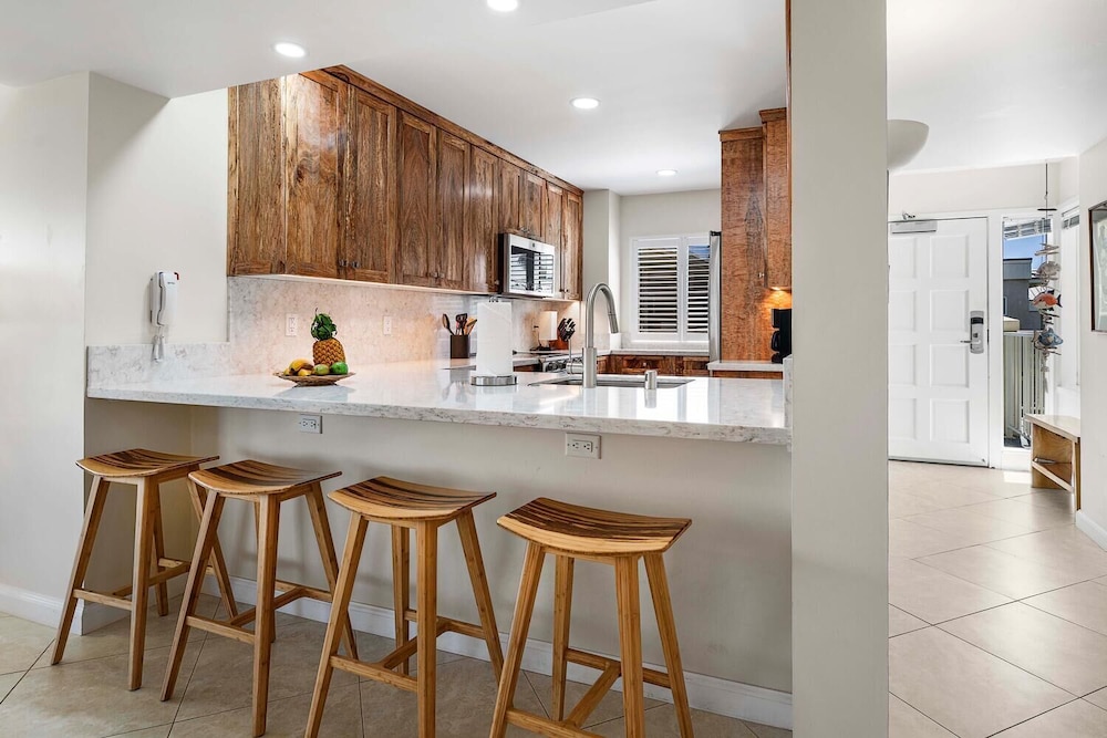 Top Floor Rental - Ocean Views - Vrkcv