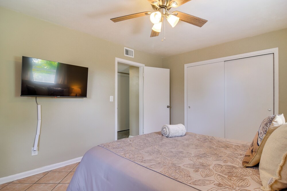 4 Mi to Indian Rocks Beach: Quiet Family Escape!