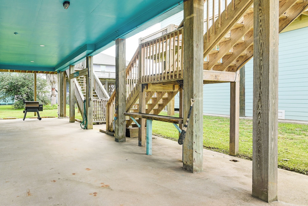 Walk to the Ocean: Family Retreat in Crystal Beach