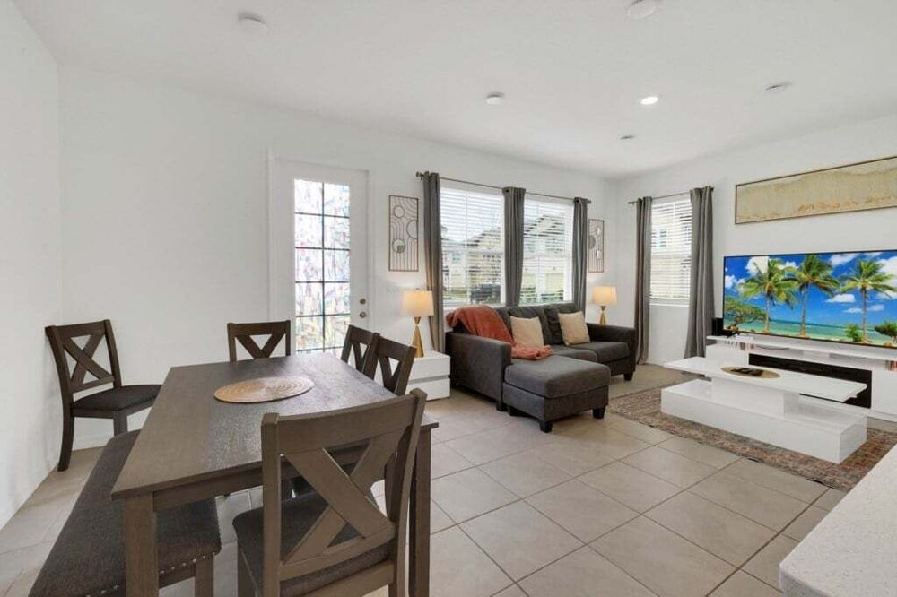 3 Beds 3 Baths Cozy Town Home 3 Bedroom Townhouse