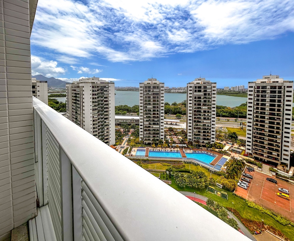 Apto c Vista p o mar e Lagoa na Barra da Tijuca RJ