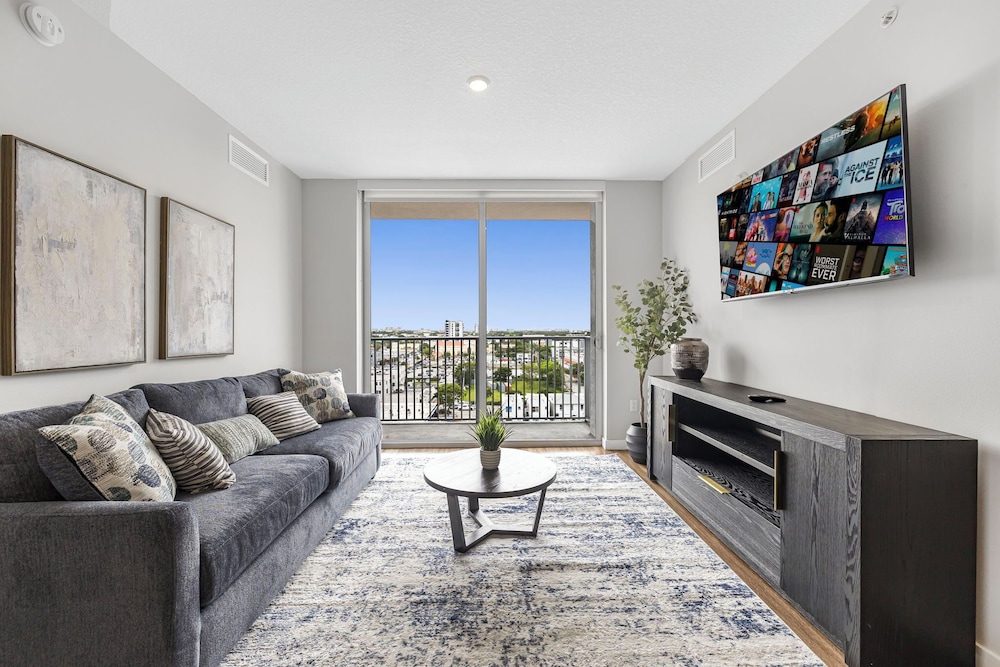 Stylish City-View Condo Pool Access