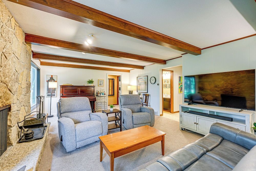 < 1 Mi to Lake Michigan: Peaceful Cabin w/ Yard!