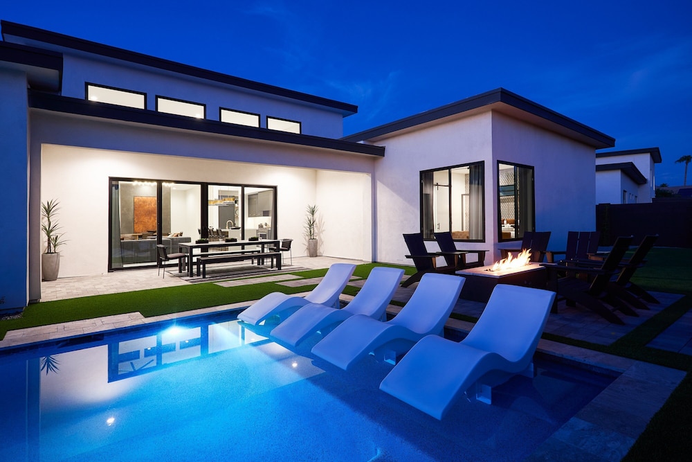 Luxe - Solstice Retreat - Heated Pools - 2 Homes