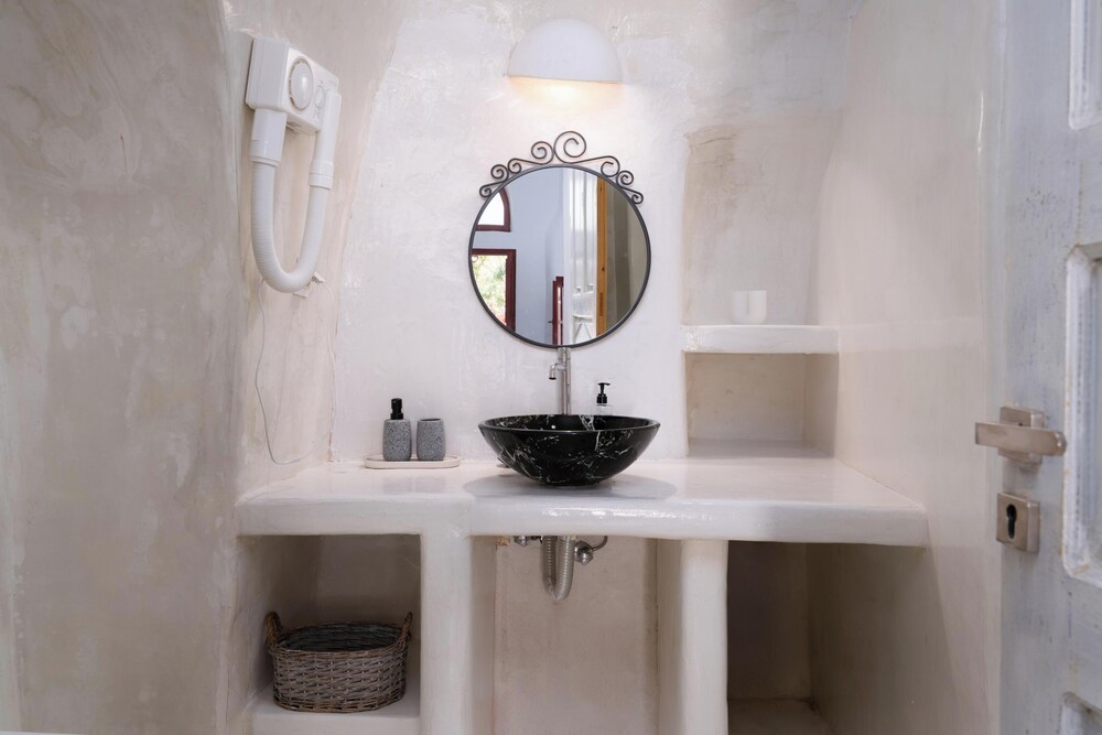 Elyvia Caves photo 3