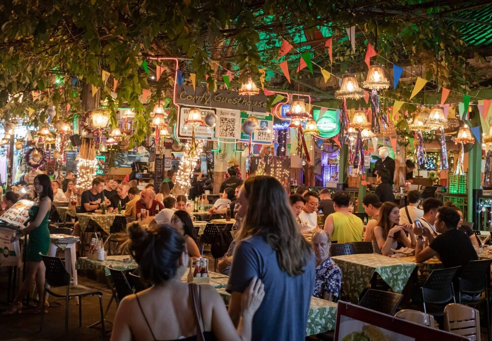 Ekkamai Buds & Beds - 420 Hostel