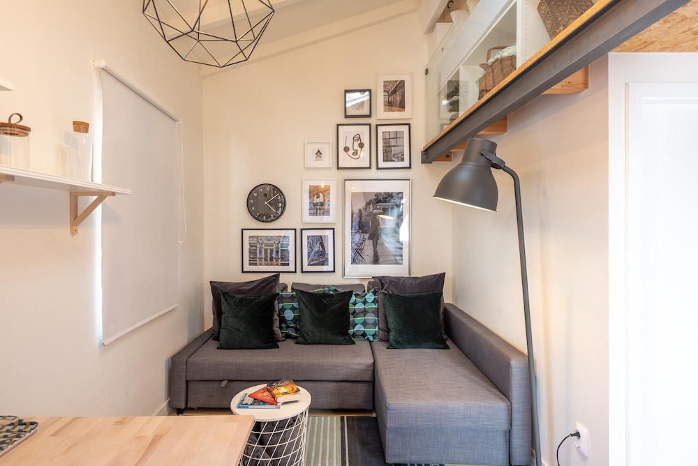 Mezzanine Stylish Apartment U