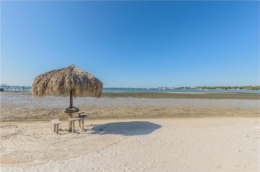 Bermuda Bay by Affordable Beach Condos