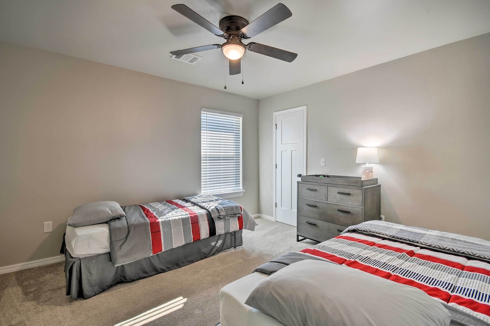 Bright Amarillo Townhome Near Parks & Town! view 5