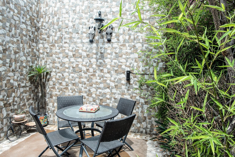 Centro 4Bed Home on Stirling Dickinson view 5