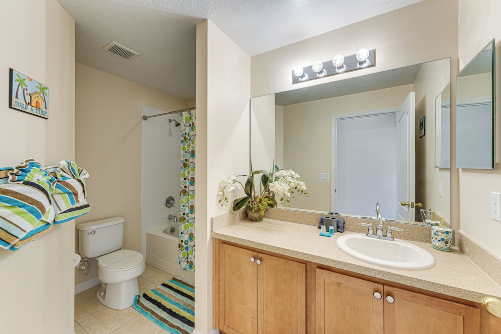 Pool, Games + Family Fun! Davenport Home by Disney