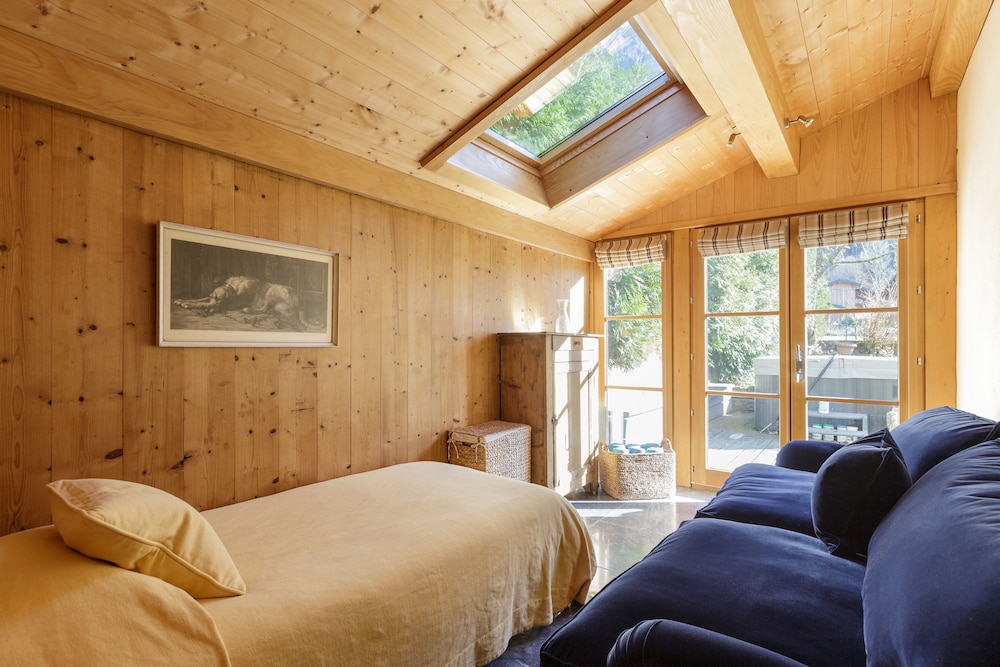 Chalet Les Tissourds 4 Central hot tub