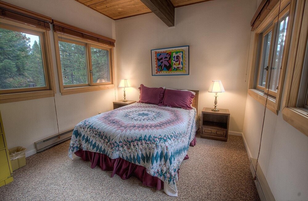Lake Tahoe Vacations - Cartwright Corner Condo 4 Bedroom Townhouse by RedAwning - Property Image 11