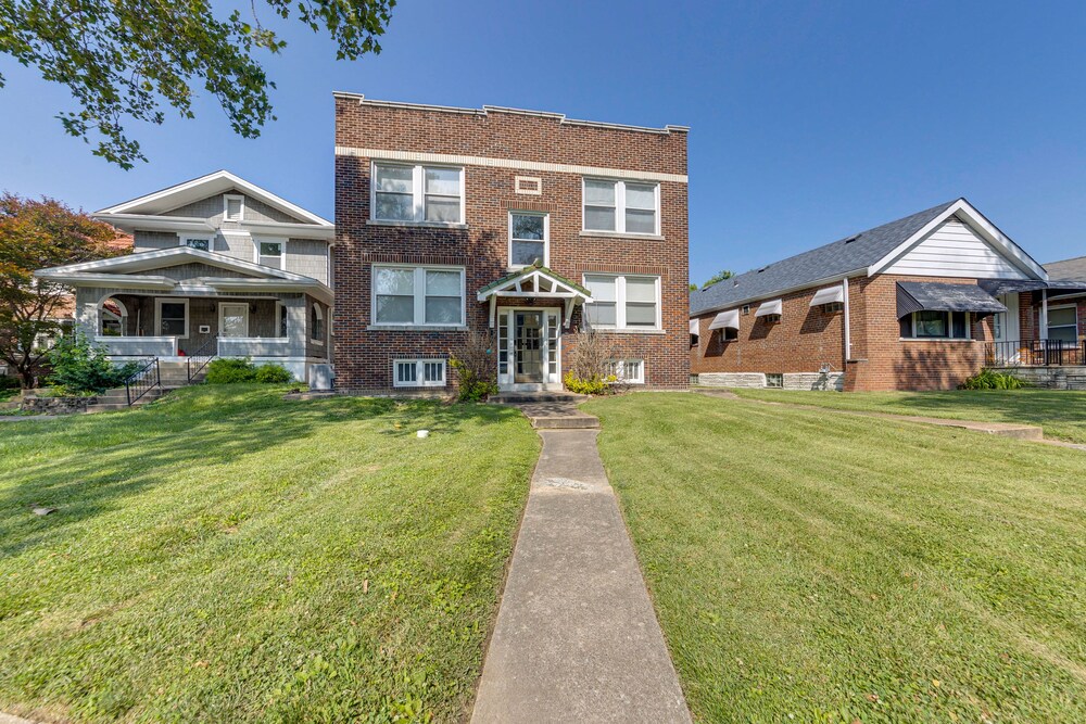 St Louis Vacations - Inviting St Louis Apartment - Great Location! - Property Image 2