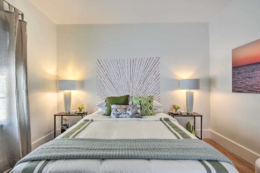 Sarasota Home in Historic District w/ Patio!