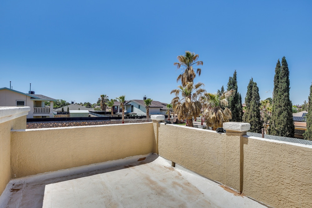 Patio, Pool & Spa: Family Retreat in Horizon City!
