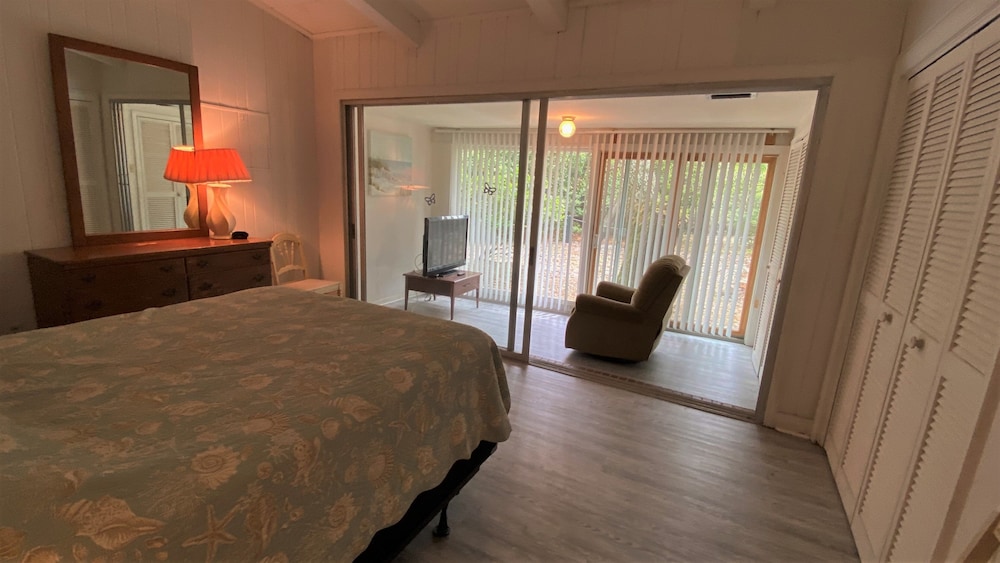 Cottage By The Sea - Unit A 3 Bedroom Duplex view 2