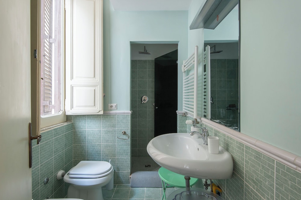 Vatican Luxury Three Bedroom Apartment — Rome photo 3