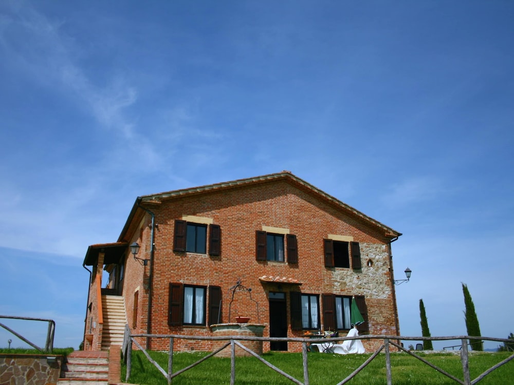 Spacious Tuscan Farmhouse view 2
