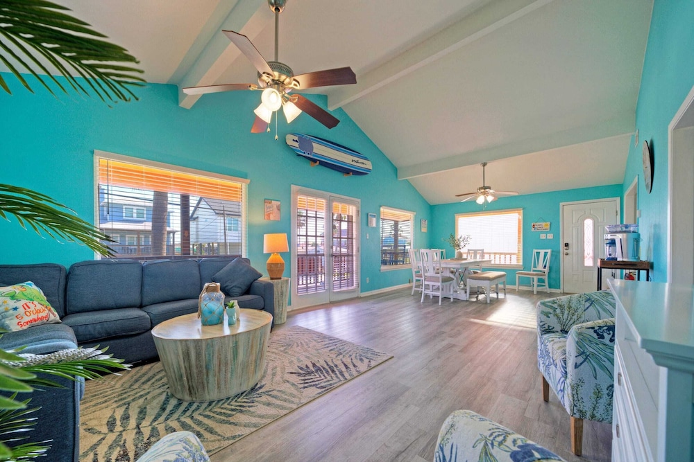 Coastal Retreat w/ Pool, BBQ & Sunset Views Beers and Sunshine by Avantstay