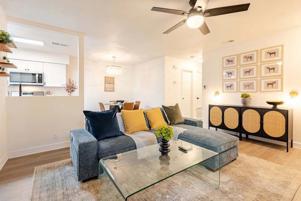 Modern 3br Townhouse Near Brushy Creek 3 Bedroom Duplex