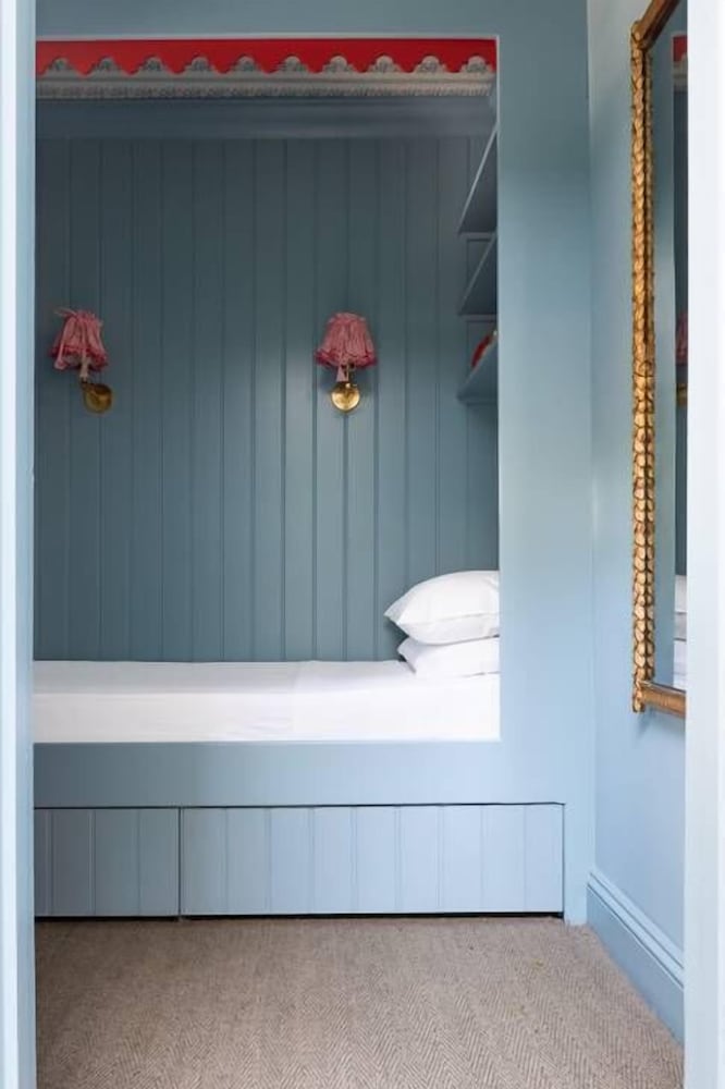 Westbourne Park Road Xvii by Onefinestay