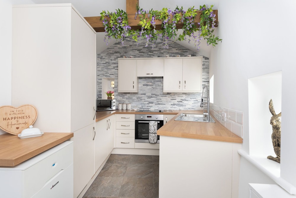 Beautiful 2-bed Cottage Near Carlisle With Hot Tub