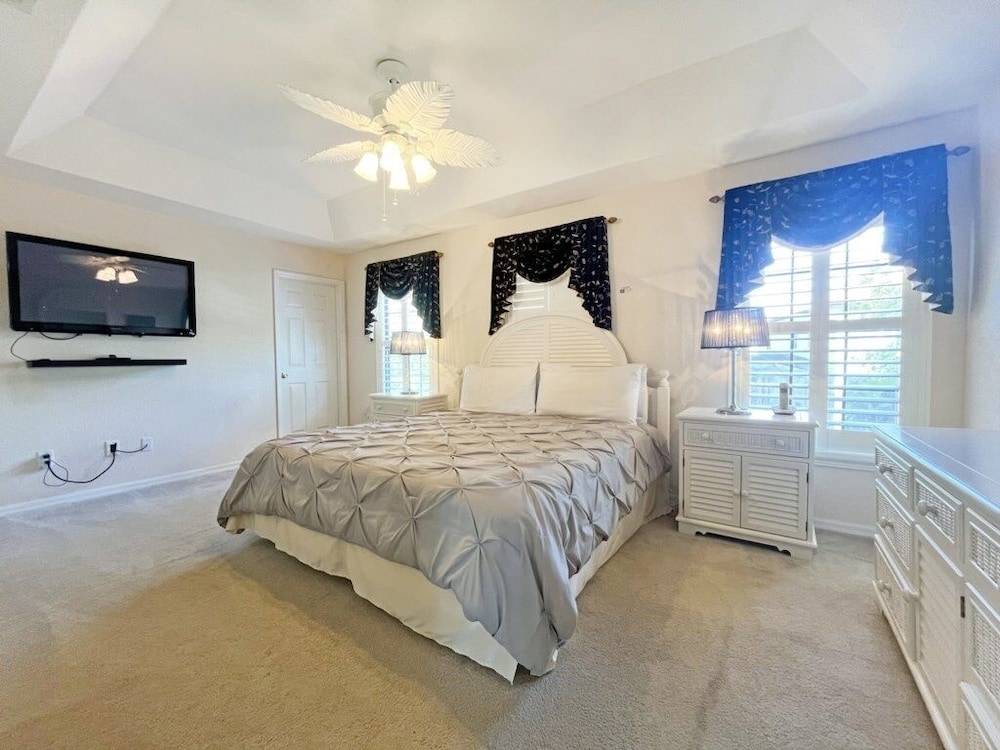 The White House 4 Bedroom Home