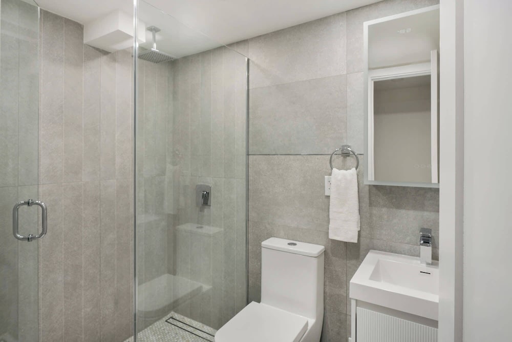 22-4a Sleek Modern 1BR Gramercy