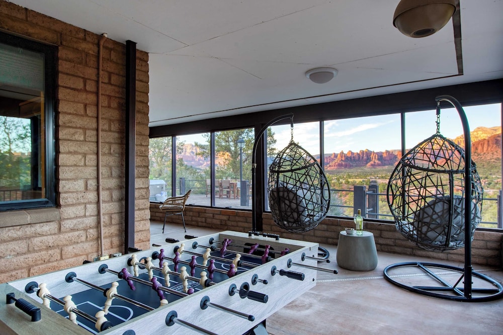 Mid-century Gem w/ Views, Hot Tub & Sunroom Lounge Red Rock Haven by Avantstay